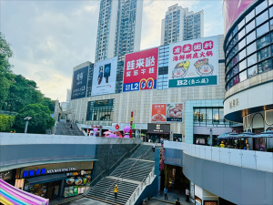 商場外墻廣告巨幅是什么材質？